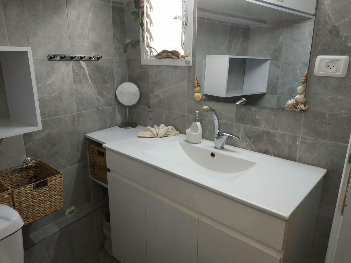 Апартаменты Studio Apt Great Location Heart Of Downtown District Хайфа Экстерьер фото